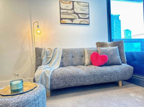 ES2410-2Bed 2Bath Vision Apt With Balcony, Pool & Gym - Accommodation Guide 1