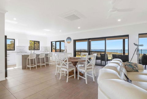 ESCAPE WITH A VIEW - Accommodation Guide 0
