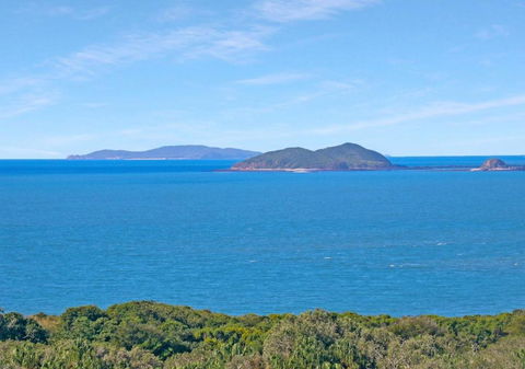 ESCAPE WITH A VIEW - Accommodation Guide 3