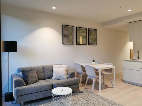 EQ Tower Modern Apartments Melbourne Central CBD - Accommodation Guide 2