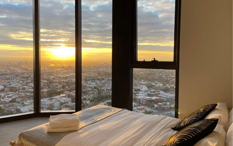 EQ Tower Modern Apartments Melbourne Central CBD - Accommodation Guide 4