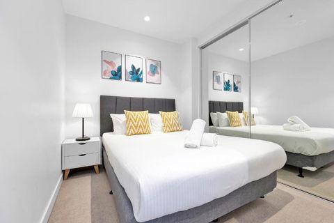 EPORO Tower Modern Apartments Melbourne Central CBD - Accommodation Guide 1