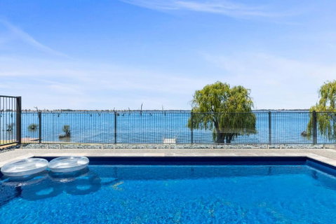 Elements On The Waters Edge, Woodlands - Accommodation Guide 0