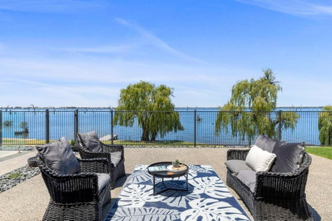 Elements On The Waters Edge, Woodlands - Accommodation Guide 1