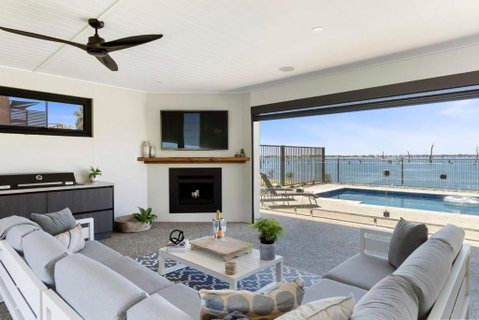 Elements On The Waters Edge, Woodlands - Accommodation Guide 3