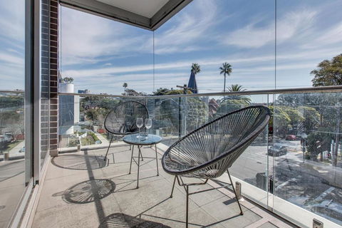 Explore Sydney From Stylish North Shore Apartment - Accommodation Guide 1