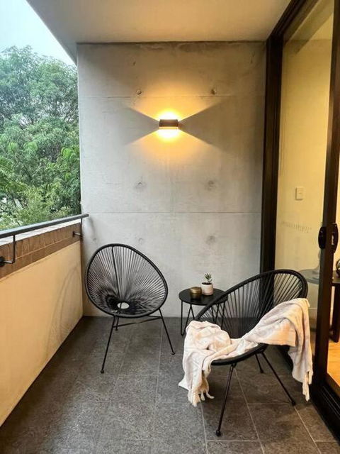 Exquisite Inner City Modern 1 Bedroom Apt - Accommodation Guide 2