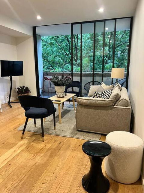 Exquisite Inner City Modern 1 Bedroom Apt - Accommodation Guide 4