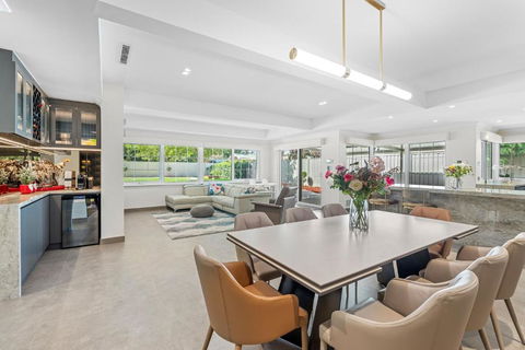 Exquisite Oasis Family Retreat - Accommodation Asia 4