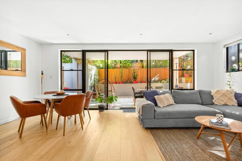 Fab Bondi 2-Bed With Courtyard & Alfresco Dining - Accommodation Guide 0