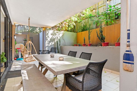 Fab Bondi 2-Bed With Courtyard & Alfresco Dining - Accommodation Guide 1