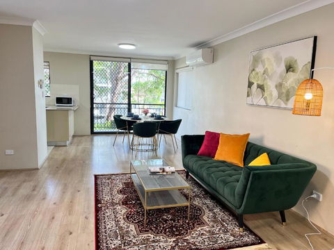 Fabulous 2 Bedroom Apartment, Secured Free Parking - Accommodation Asia 1