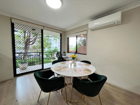Fabulous 2 Bedroom Apartment, Secured Free Parking - Accommodation Asia 3