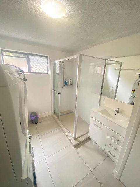 Fabulous Canal-front Unit In Mooloolaba - Accommodation Guide 2