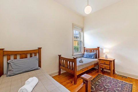 Fairholme Townhouse - Accommodation Guide 1