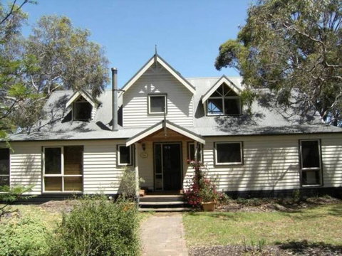 Fairways - Accommodation Guide 0