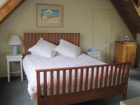 Fairways - Accommodation Guide 1