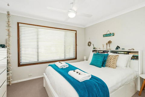 Family Coastal Escape Narrawallee NSW - Accommodation Asia 4