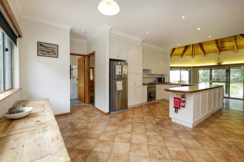 Far Shore - Accommodation Guide 4