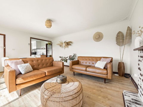 Farm View Cottage - Accommodation Guide 1