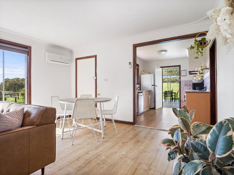 Farm View Cottage - Accommodation Guide 3