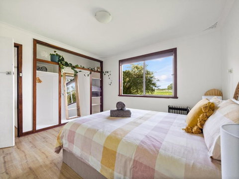 Farm View Cottage - Accommodation Guide 4