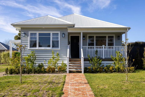 FOREST CORNER - 3 BEDROOM WEATHERBOARD, TRENTHAM - Accommodation Asia 0