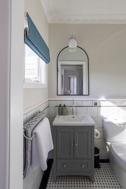 FOREST CORNER - 3 BEDROOM WEATHERBOARD, TRENTHAM - Accommodation Asia 4