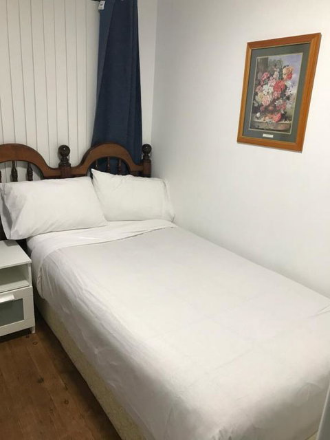 Fragrant Home-68C One King Single Bed Aircon Room - Accommodation Asia 1