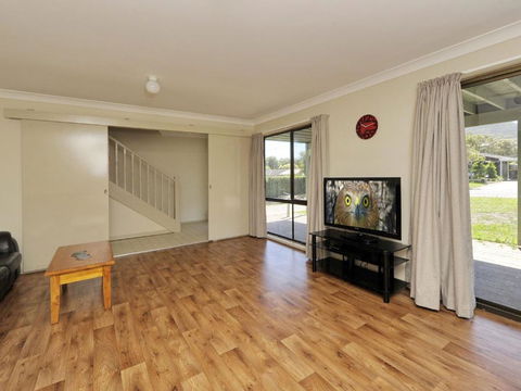 Family Getaway Shoal Bay - Accommodation Asia 4