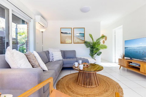 Fingal Bay Coastal Retreat 1 12 Marine Dr Fantastic Ground Floor Duplex - Accommodation Guide 2