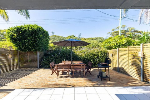 Fingal Bay Coastal Retreat 1 12 Marine Dr Fantastic Ground Floor Duplex - Accommodation Guide 1