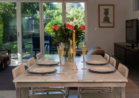 Exquisite Family Home Near Coogee Beach - Accommodation Guide 3