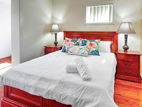 Family Retreat House 3 Bdrm With Parking Netflix Close To Train - Accommodation Guide 0