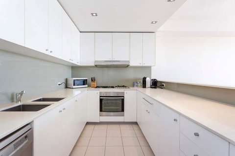 Gallery On High - Large Space With Balcony - Accommodation Asia 4