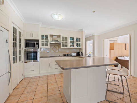 Gareth House - Accommodation Asia 1