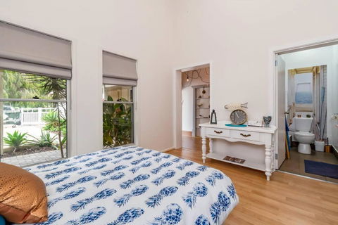 Gawler Townhouses 1C , 1 Queen Bed - Accommodation Guide 0