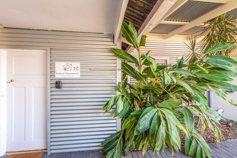 Gawler Townhouses 1C , 1 Queen Bed - Accommodation Guide 3