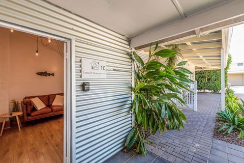 Gawler Townhouses 1C , 1 Queen Bed - Accommodation Guide 1