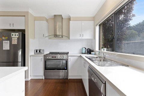 Gemstone At Sunderland Bay - Accommodation Asia 4