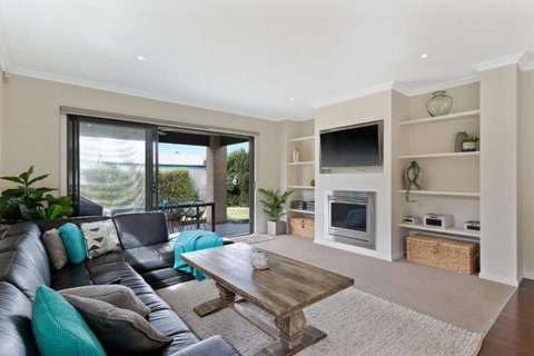 Gemstone At Sunderland Bay - Accommodation Asia 1