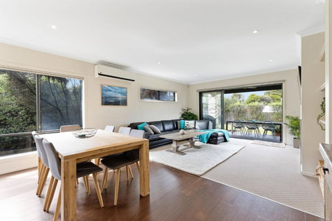 Gemstone At Sunderland Bay - Accommodation Asia 2