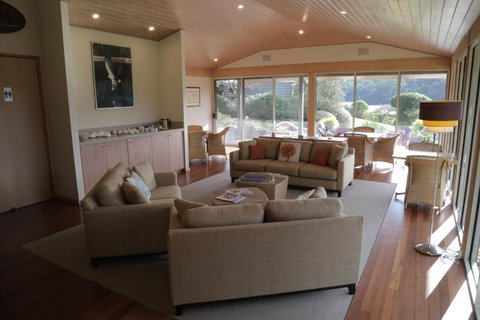 Gipsy Point Lakeside - Accommodation Asia 2