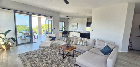 Golden Beachfront Holiday Home - Accommodation Asia 3