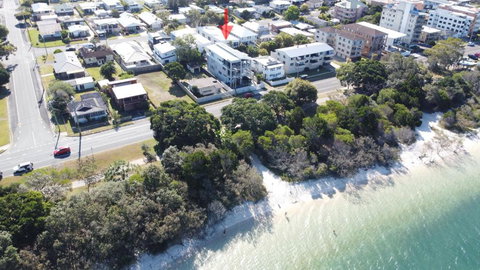 Golden Beachfront Holiday Home - Accommodation Asia 0