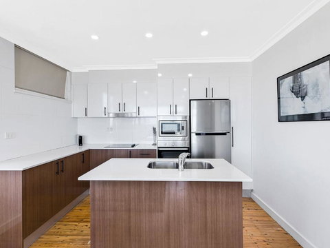 Golden Sands 1 - Absolute Beachfront - Accommodation Asia 3