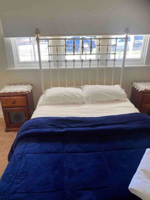 Golden Street Cottage - Accommodation Guide 1