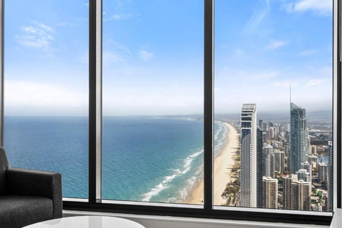 Gorgeous Oceanview 2B2B Beachfront Apartment In Surfers - Accommodation Asia 1