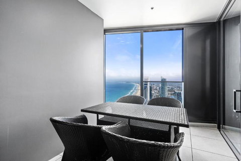 Gorgeous Oceanview 2B2B Beachfront Apartment In Surfers - Accommodation Asia 3