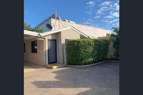 Fully Furnished Modern Unit In Centre Of City - Accommodation Guide 0